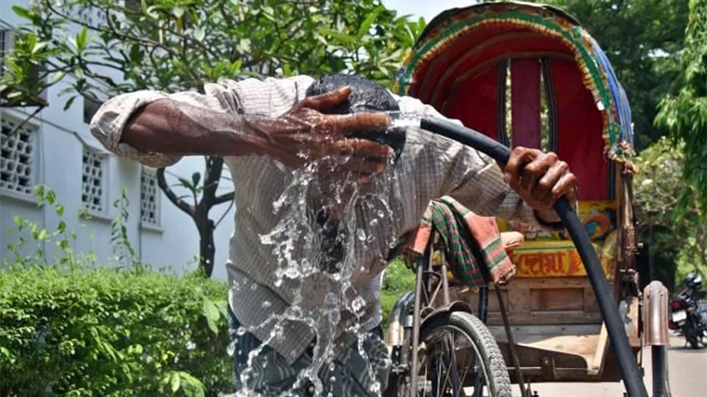 ঢাকাসহ ৮ জেলায় তীব্র তাপপ্রবাহ, আগামী পাঁচ দিনে বজ্রবৃষ্টির সম্ভাবনা