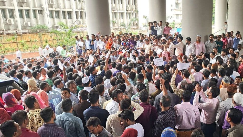 অধ্যাদেশ বাতিল না হওয়া পর্যন্ত আন্দোলন চালিয়ে যাবে সচিবালয়ের কর্মচারীরা