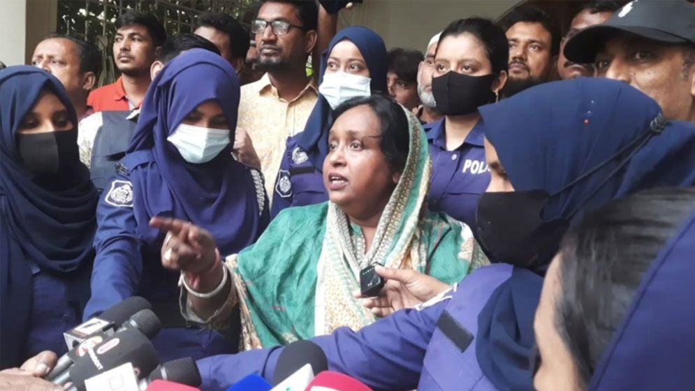 রাতভর নাটকীয়তার পর গ্রেপ্তার নারায়ণগঞ্জের সাবেক মেয়র আইভী