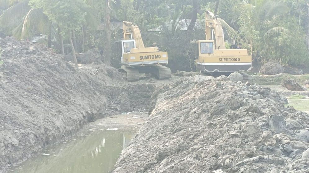 তুলাতুলি খাল খননে দখলদারদের বাধা, জলাবদ্ধতার শঙ্কায় হাজারো পরিবার