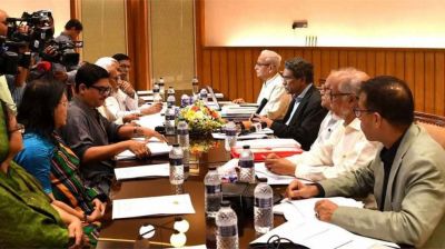 জাতীয় ঐকমত্যে পৌঁছাতে রাজনৈতিক দলগুলোকে ছাড় দিতে হবে : আলী রীয়াজ
