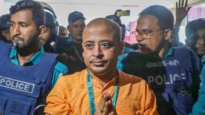 আরও চার মামলায় চিন্ময় দাসকে গ্রেপ্তার দেখানোর আদেশ