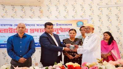 ঘুষ ছাড়াই ৯২ জনকে ঠিকাদারি লাইসেন্স দিলেন নারায়ণগঞ্জের ডিসি