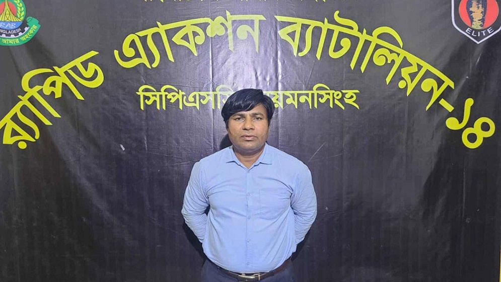 ঋণের ফাঁদে ফেলে ৮২ লাখ টাকা হাতিয়ে নেওয়া স্বামী-স্ত্রী আটক