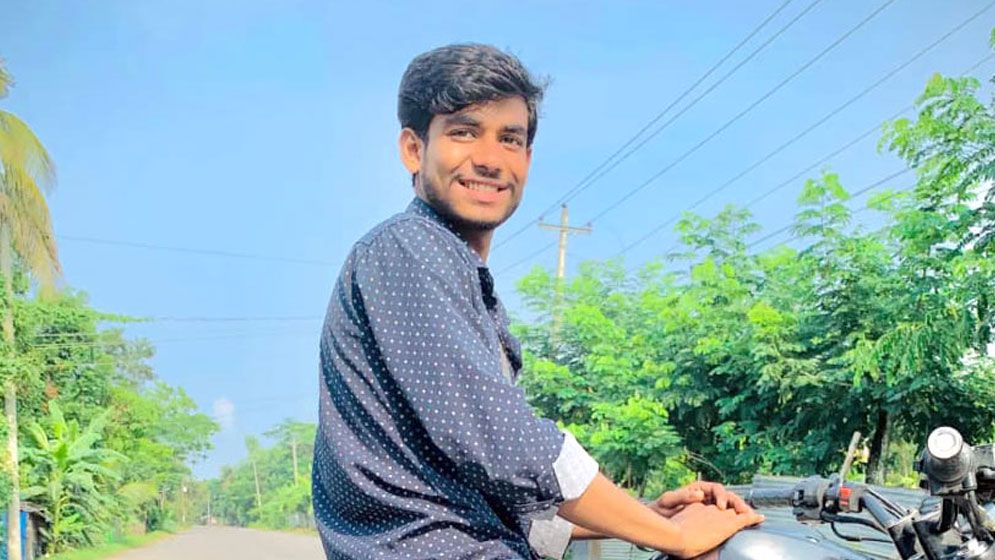 চিকিৎসকের ছুরিকাঘাতে আহত তরুণ মারা গেছেন