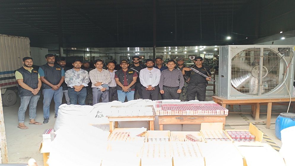 দিনে ৬ লক্ষ টাকা কর ফাঁকির পথ বন্ধ করলেন নারায়ণগঞ্জের ডিসি