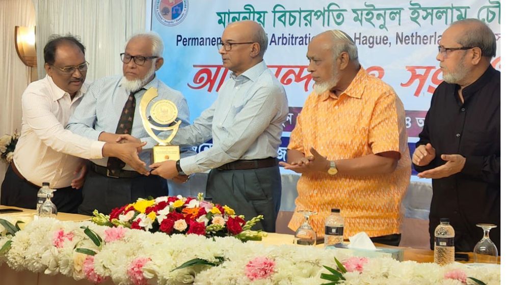 গুম কমিশনের চেয়ারম্যান সাবেক বিচারপতি মইনুলকে সংবর্ধনা