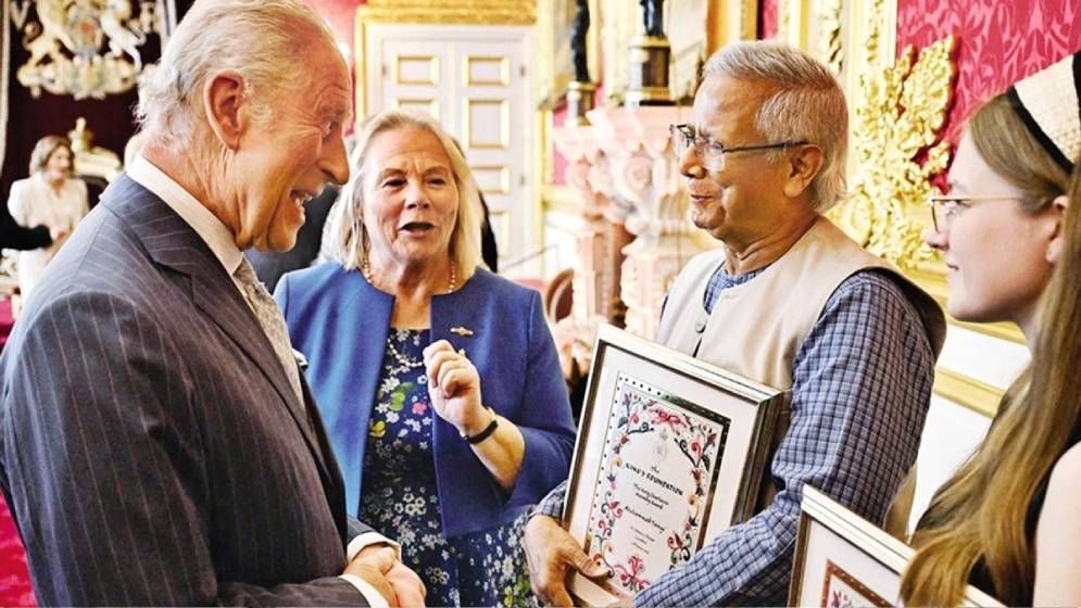 ‘কিংস চার্লস হারমনি অ্যাওয়ার্ড’ গ্রহণ করলেন প্রধান উপদেষ্টা