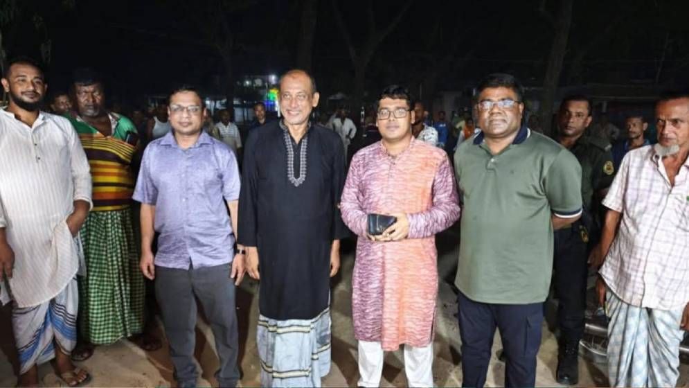 অভিনেতা সমু চৌধুরীকে পরিবারের কাছে হস্তান্তর