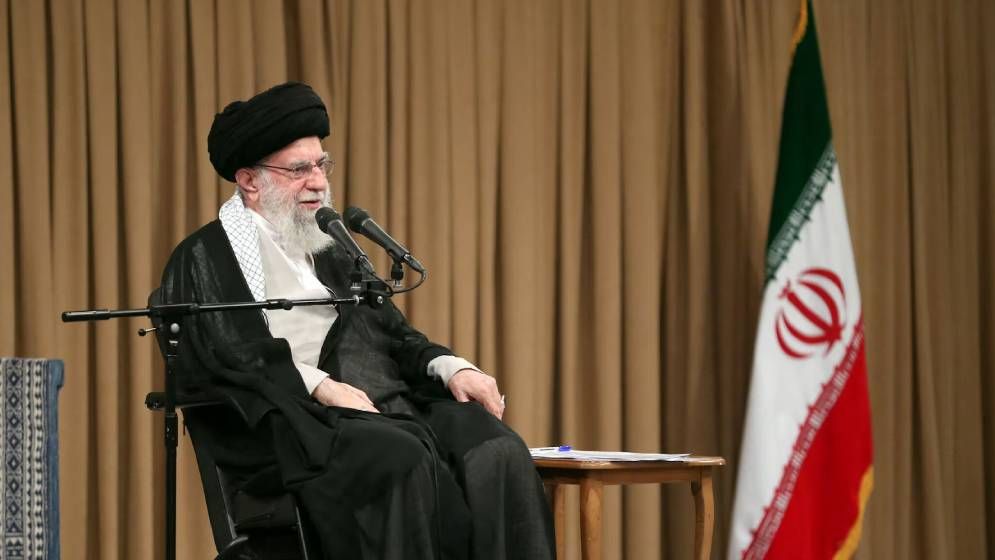 ইরান পরাজয় স্বীকার করে আত্মসমর্পণ করবে না: খামেনি