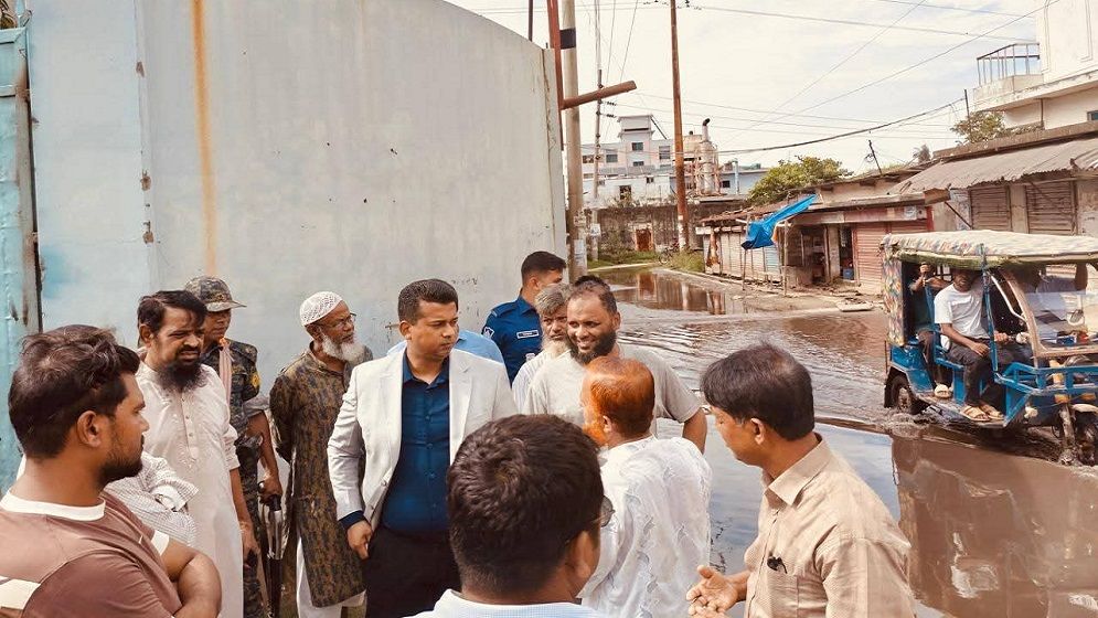ফতুল্লার জলাবদ্ধতা দ্রুত নিরসনের নির্দেশ নারায়ণগঞ্জ জেলা প্রশাসকের