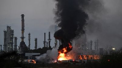 ইরানি মিসাইল হামলায় বিধ্বস্ত ইসরায়েলের তেল শোধনাগার, নিহত ৩