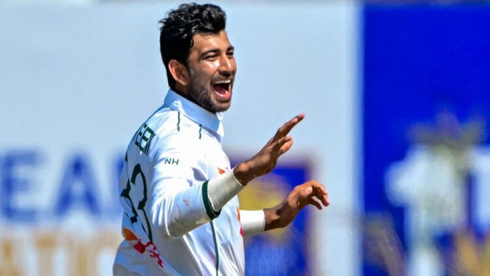 কামিন্দুকে বোল্ড করলেন নাঈম