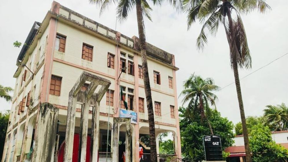 সেন্টমার্টিনের একমাত্র প্রাথমিক স্কুলে শিক্ষক সংকট