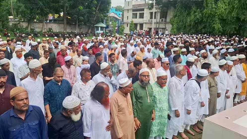 দ্বিতীয় জানাজার পর কাদের সিদ্দিকীর স্ত্রী চির নিদ্রায়