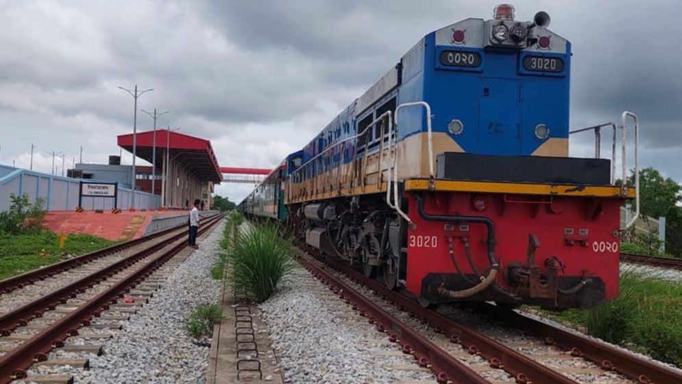 ‘কক্সবাজার এক্সপ্রেস ’ সাড়ে ৩ ঘন্টা পর গন্তব্যের উদ্দেশ্যে ছেড়েছে