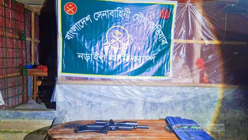 নড়াইলে কলেজ ছাত্রের ঘর থেকে রাইফেল উদ্ধার