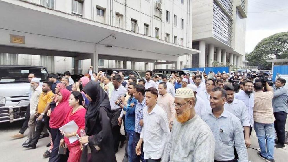 সচিবালয়ে ফের কর্মচারীদের বিক্ষোভ