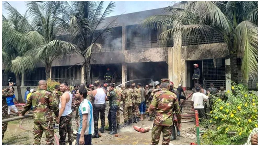 উত্তরায় বিমান বিধ্বস্তে অনেক হতাহতের শঙ্কা