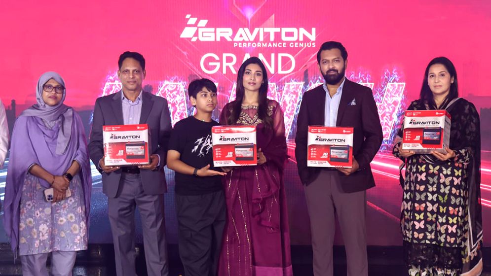 ওয়ালটনের প্যাসেঞ্জার কার ব্যাটারি ‘গ্রাভিটন’ উদ্বোধন করলেন তাহসান