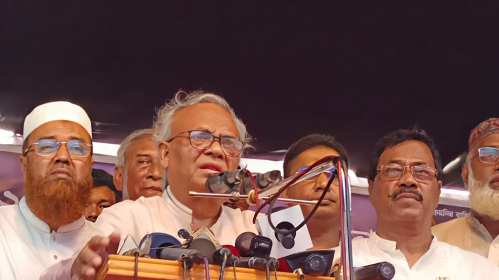 তারেক রহমান জুলাই গণতন্ত্রের ধ্রুবতারা, তাকে নিয়ে বাজে মন্তব্য করবেন না- রিজভী