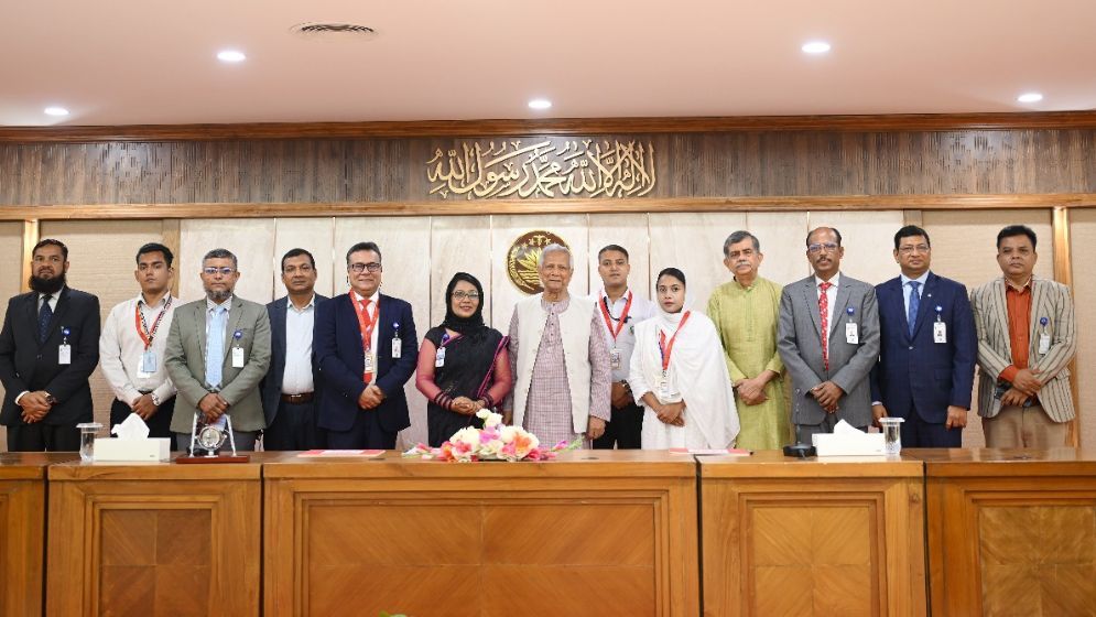 স্বৈরাচার পতনে যাতে ১৬ বছর অপেক্ষা করতে না হয় সেই কাজ করছি : প্রধান উপদেষ্টা