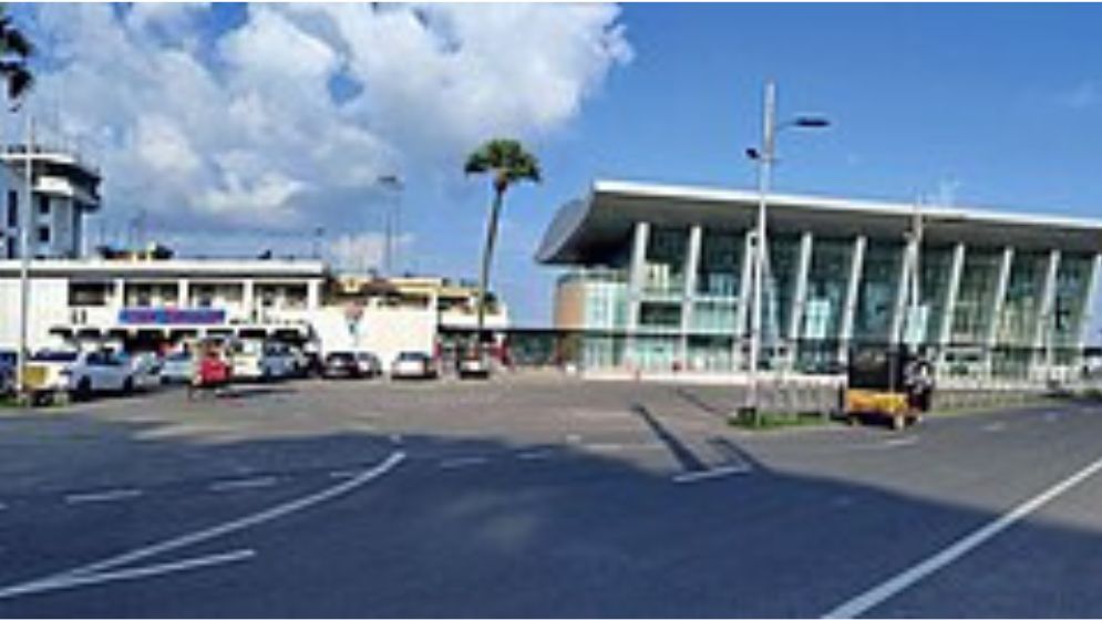 যশোর বিমানবন্দর : রানওয়ে সংস্কারে ধীরগতি, কাজের মান নিয়ে নানা প্রশ্ন