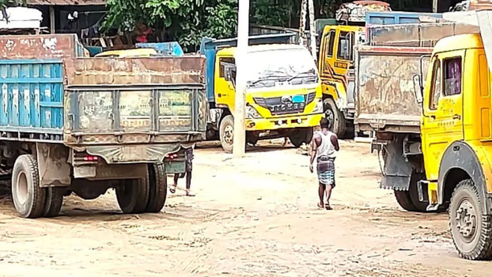 সিলেটে ৫ দফা দাবিতে চলছে পণ্য পরিবহন ধর্মঘট