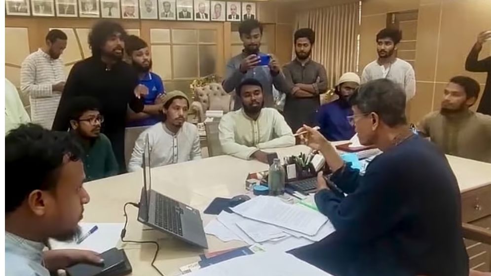 চবি উপাচার্যকে হুমকির ভিডিও ভাইরাল