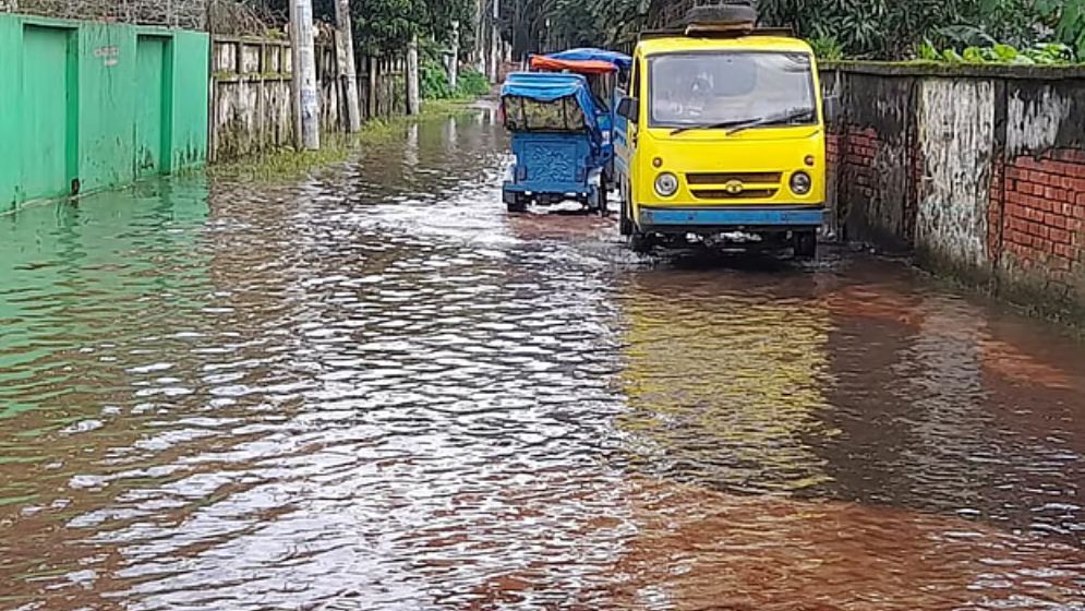 নোয়াখালীতে এখনো পানিবন্দি দুই লাখ মানুষ