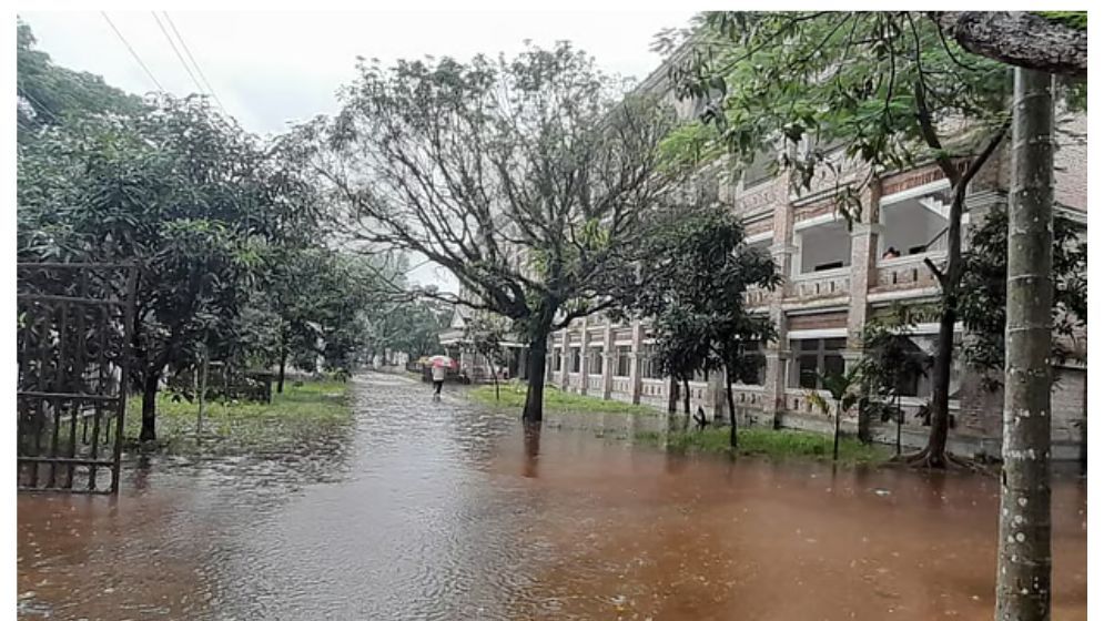 নোয়াখালীতে এখনও পানিবন্দি ৯০ হাজার, বৃষ্টি হলেই বাড়ে উৎকণ্ঠা