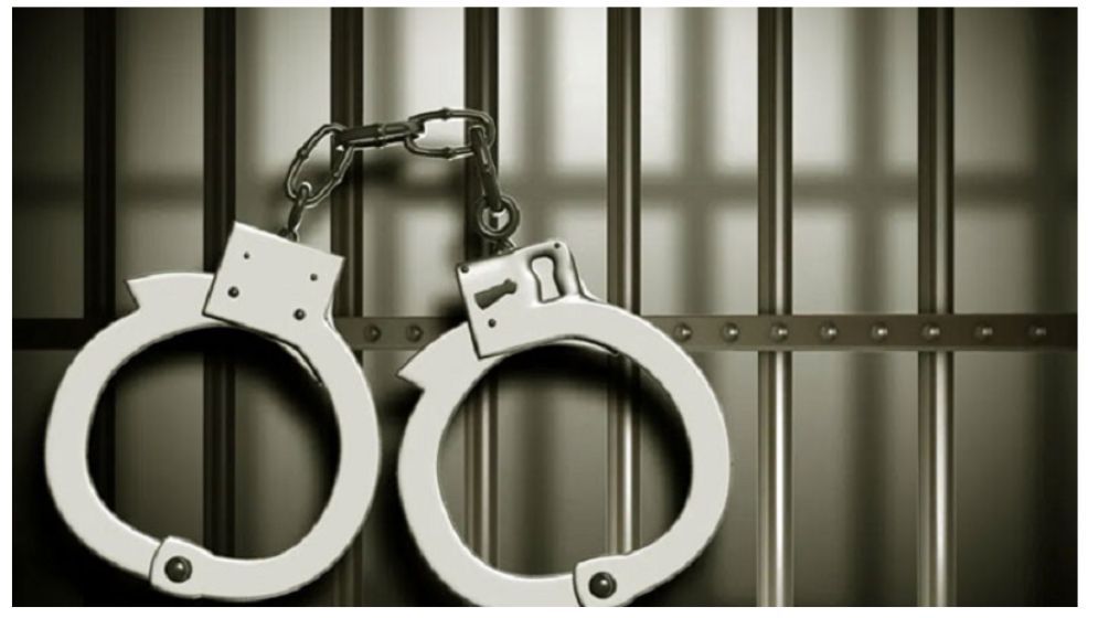 রাজধানীতে সন্ত্রাসী গ্রুপপ্রধান আয়েশা সহযোগীসহ গ্রেপ্তার