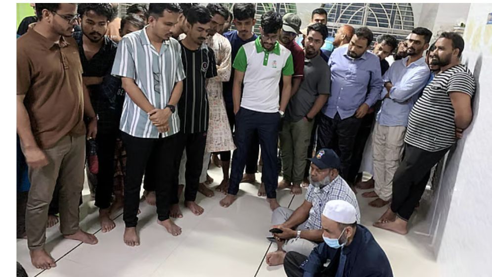 পদত্যাগের দাবিতে কুমিল্লা ভিক্টোরিয়া কলেজের অধ্যক্ষ ৮ ঘণ্টা অবরুদ্ধ