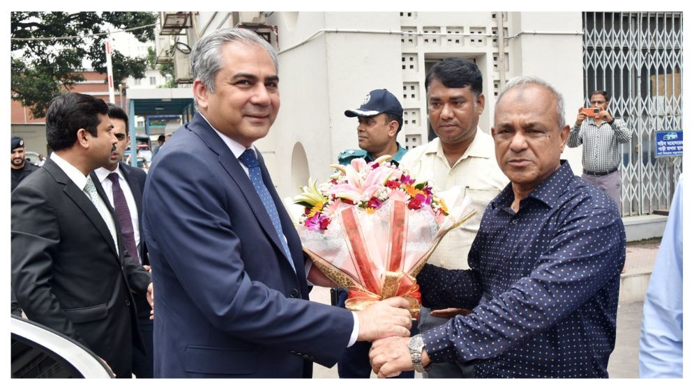 স্বরাষ্ট্র উপদেষ্টার সঙ্গে পাকিস্তানের স্বরাষ্ট্রমন্ত্রীর সাক্ষাৎ : একসঙ্গে কাজ করার প্রত্যয়