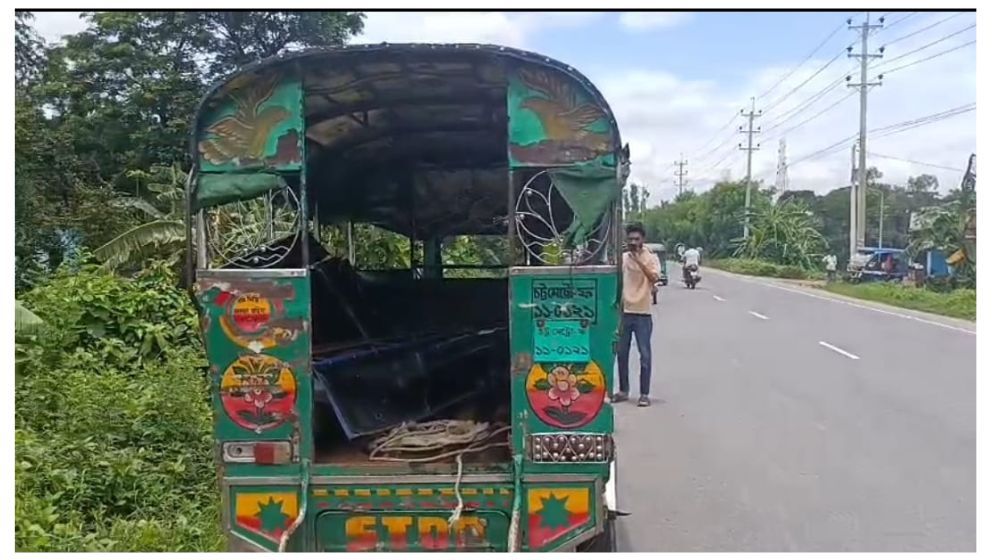 হাটহাজারীতে টেম্পো উল্টে চালক নিহত