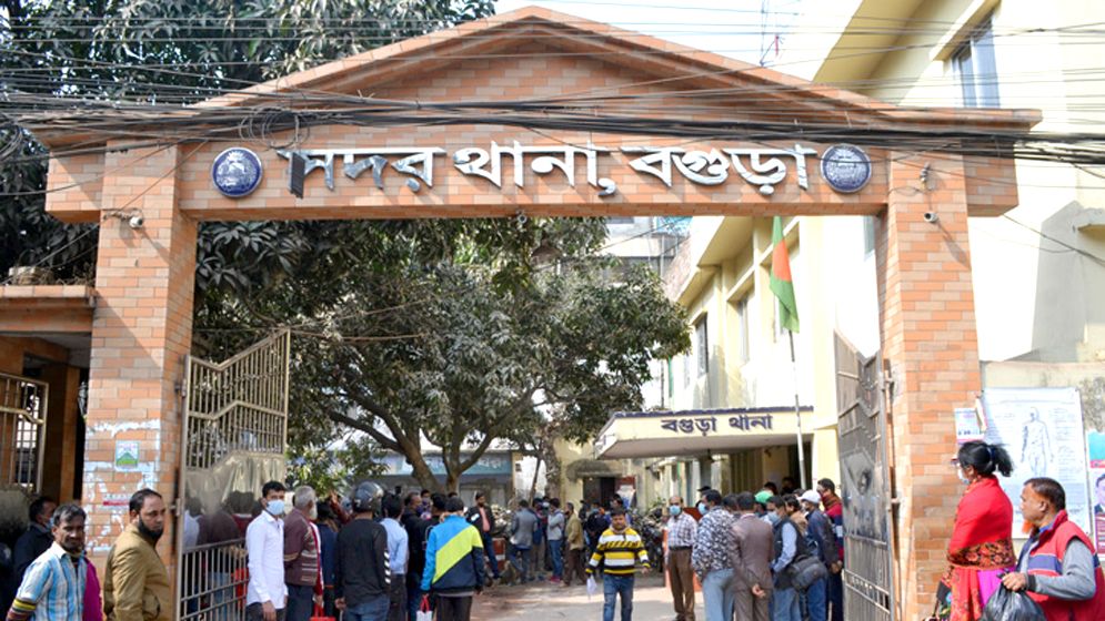 বগুড়ায় মামলার সাক্ষী যুবককে কুপিয়ে জখম