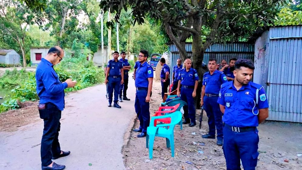 মসজিদ নির্মাণ নিয়ে দফায় দফায় সংঘর্ষ-ভাঙচুর, ১৪৪ ধারা জারি