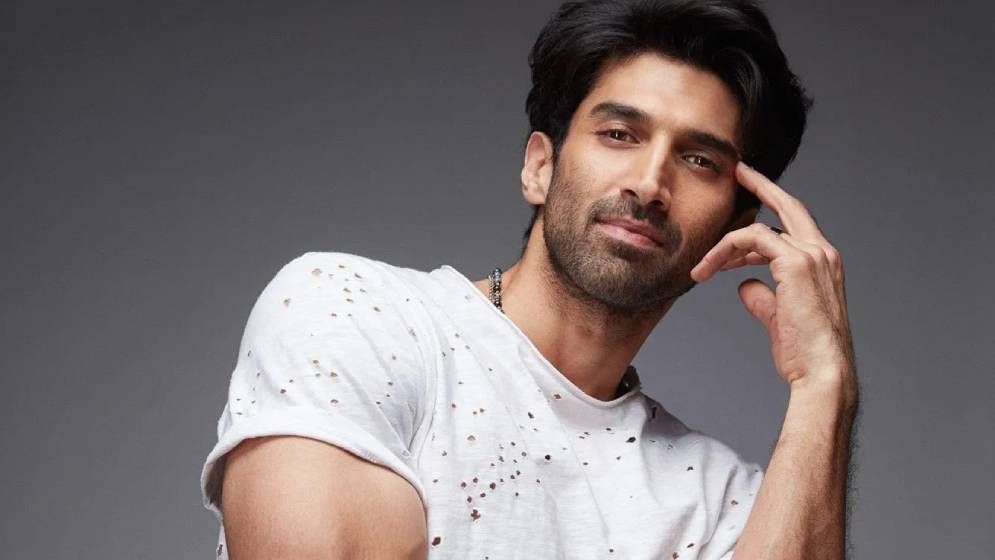 প্রেমে ব্যর্থ হলে দাবা খেলেন আদিত্য!