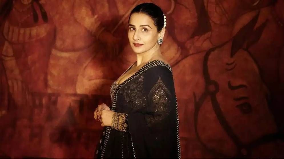 দাঁত না মেজে শুটিংয়ে অভিনেতা, অস্বস্তিতে পড়েন বিদ্যা বালান