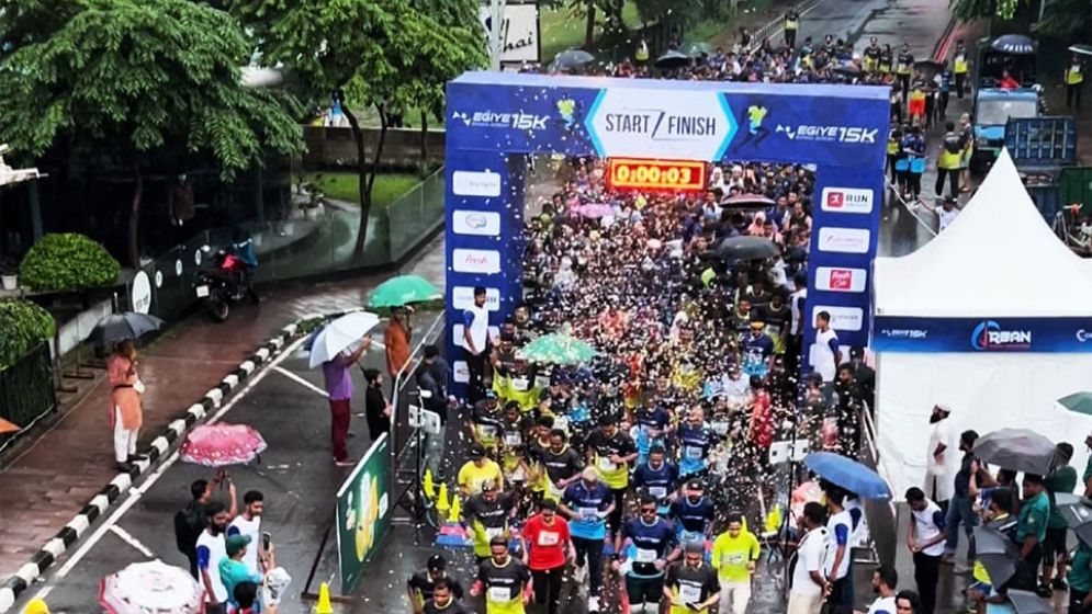 হাতিরঝিলে ম্যারাথনে দৌড়ালেন দেশি-বিদেশি  প্রতিযোগীরা