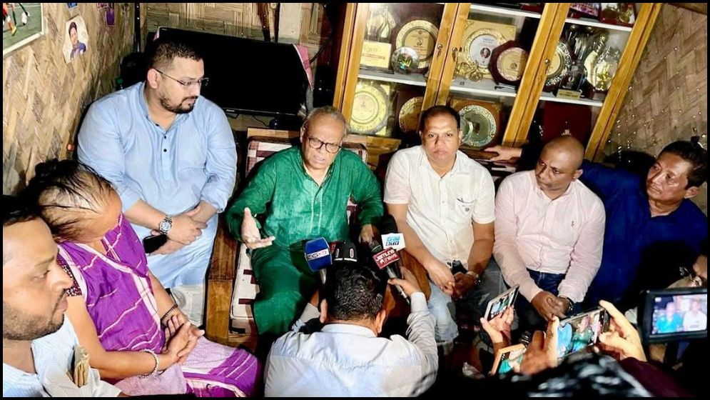 ফুটবলার ঋতুপর্ণার মা ভূজোপতির বাড়িতে বিএনপির রিজভী