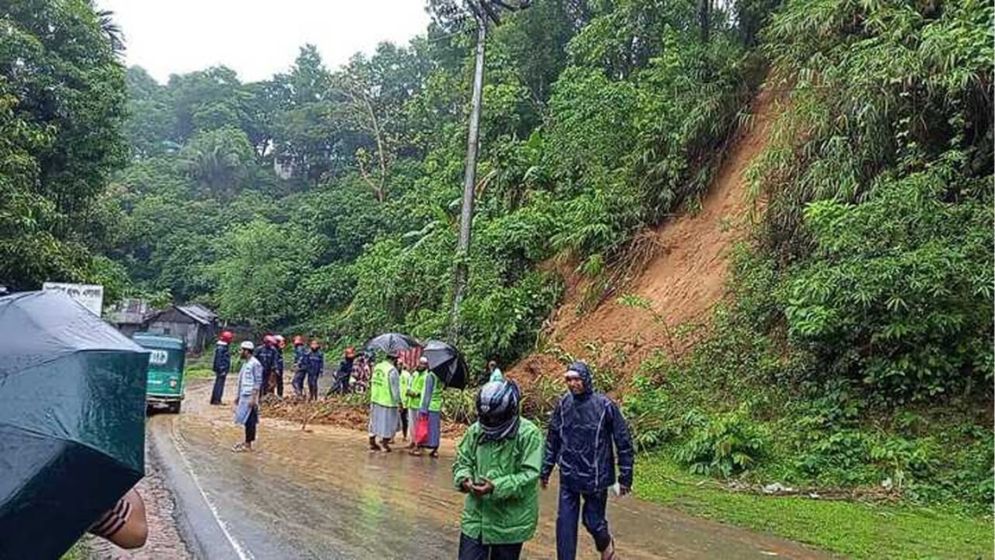 ভারী বর্ষণে রাঙ্গামাটিতে  পাহাড় ধ্বসের আশঙ্কা