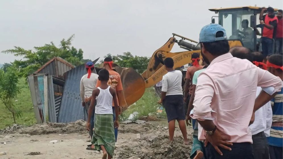 সিরাজগঞ্জে ক্রসবার বাঁধের শতাধিক স্থাপনা উচ্ছেদ