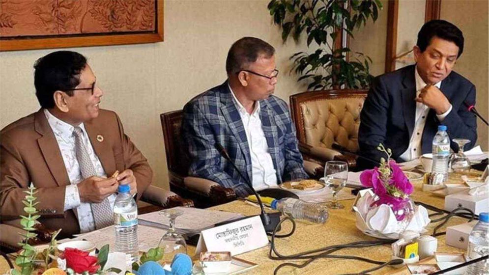 যুক্তরাষ্ট্রের পাল্টা শুল্ক : অতি আত্মবিশ্বাসের খেসারত দিচ্ছে বাংলাদেশ