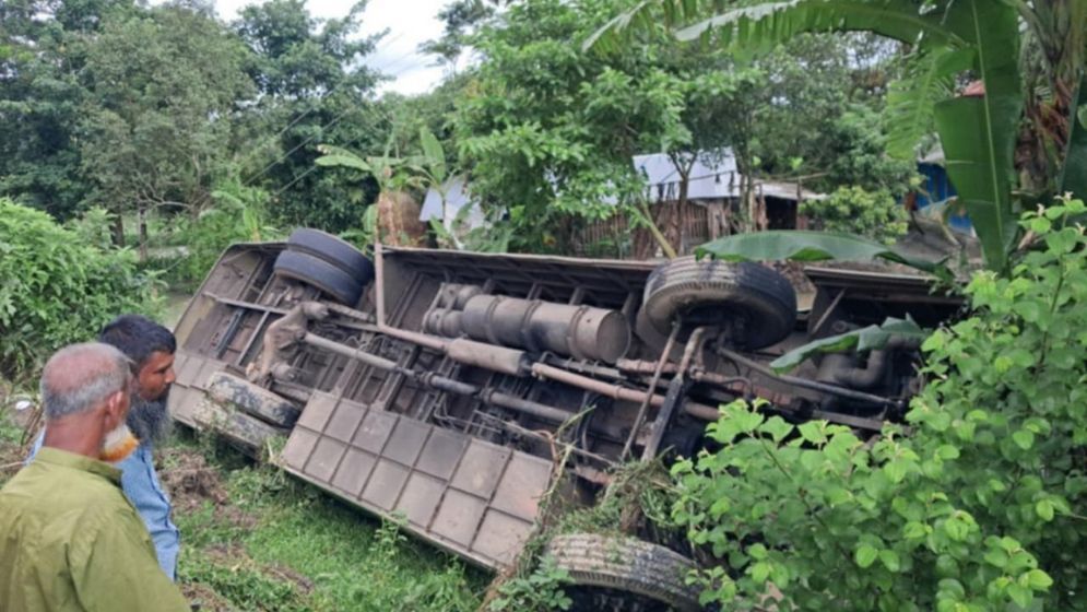 আমতলীতে সড়ক দুর্ঘটনায় আহত ১৫