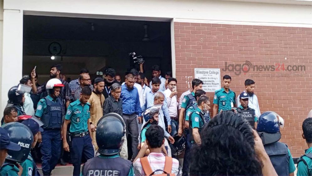 পুলিশি প্রহরায় মাইলস্টোন থেকে বের হলেন দুই উপদেষ্টা