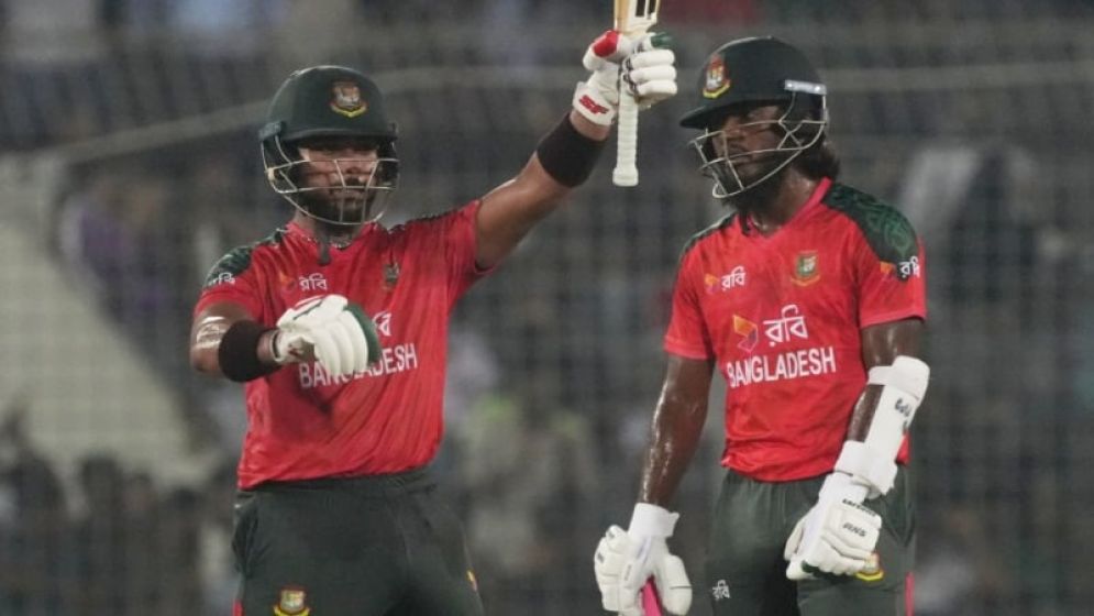 ইমনের ফিফটি, সাত উইকেটে হার পাকিস্তানের