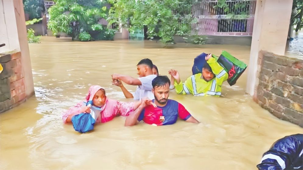 বৃষ্টিতে বন্যা : দুর্ভোগে লাখো মানুষ