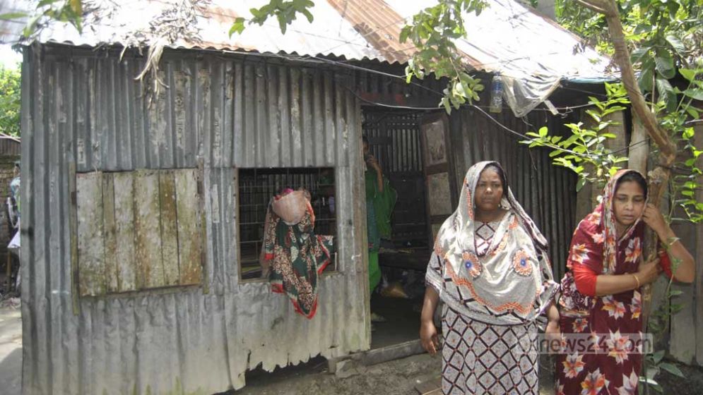 গোপালগঞ্জ : বুটের তলায় ছেলের ছবি দেখে ছুটে গিয়ে লাশ পেয়েছিলেন মা