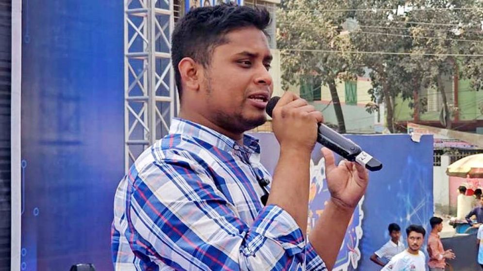 এসপি অফিসে হাসনাত, বাইরে আওয়ামী লীগ-ছাত্রলীগ